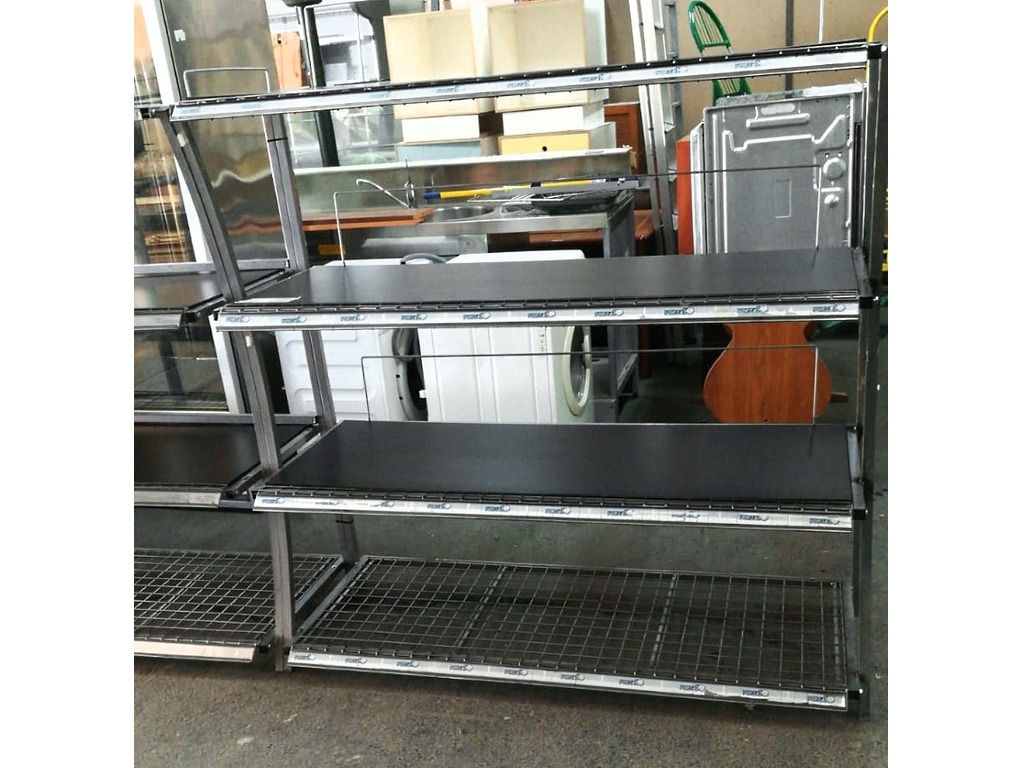Espositore in acciaio e legno lungo 151 cm in vendita - foto 1