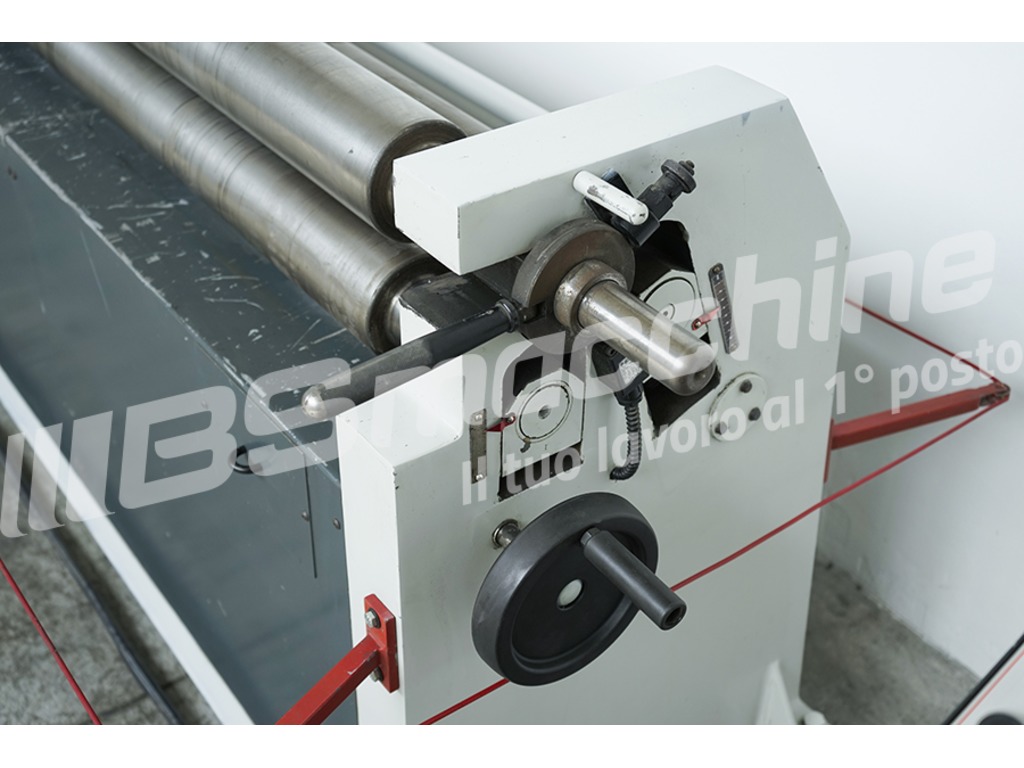 Calandra a 3 rulli FAMAR A312-15/3 Curvatrice lamiera con invito usata in vendita - foto 6