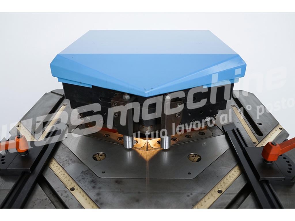 Tranciatrice scantonatrice ad angolo variabile regolazione gioco lame automatica EUROMAC 220/6R in vendita - foto 7