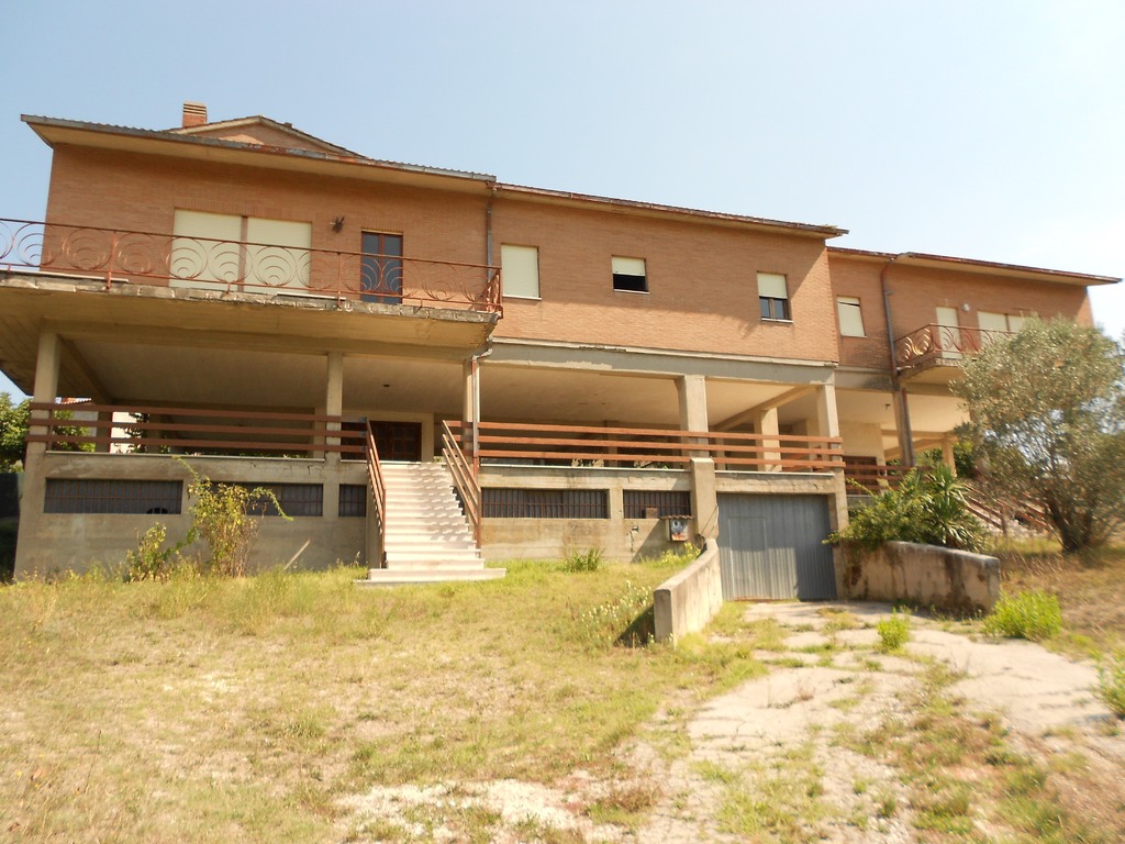 Vendesi villa bifamiliare in vendita - foto 1
