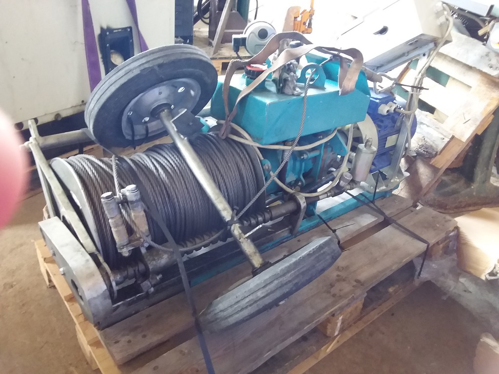 Tiracavi a motore elettrico idraulico in vendita - foto 1