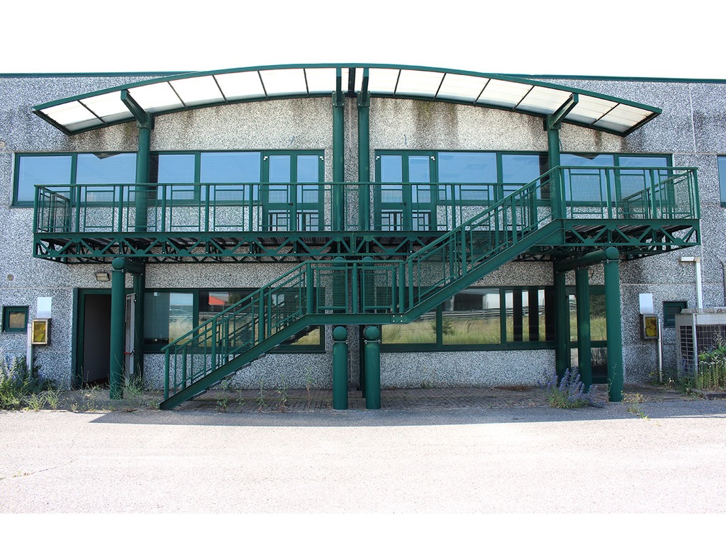 SCALE E SOPPALCO INDUSTRIALI IN FERRO in vendita - foto 1
