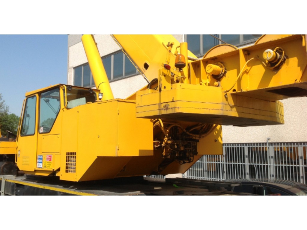AUTOGRU LIEBHERR 4 ASSI in vendita - foto 2