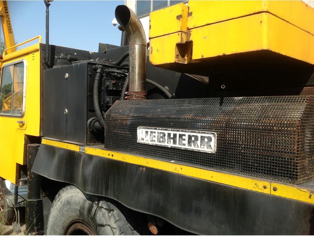 AUTOGRU LIEBHERR 4 ASSI in vendita - foto 3