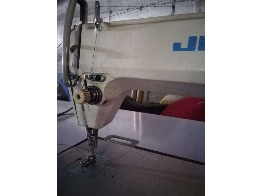 Macchina per cucire lineare industriale Juki in vendita - foto 3