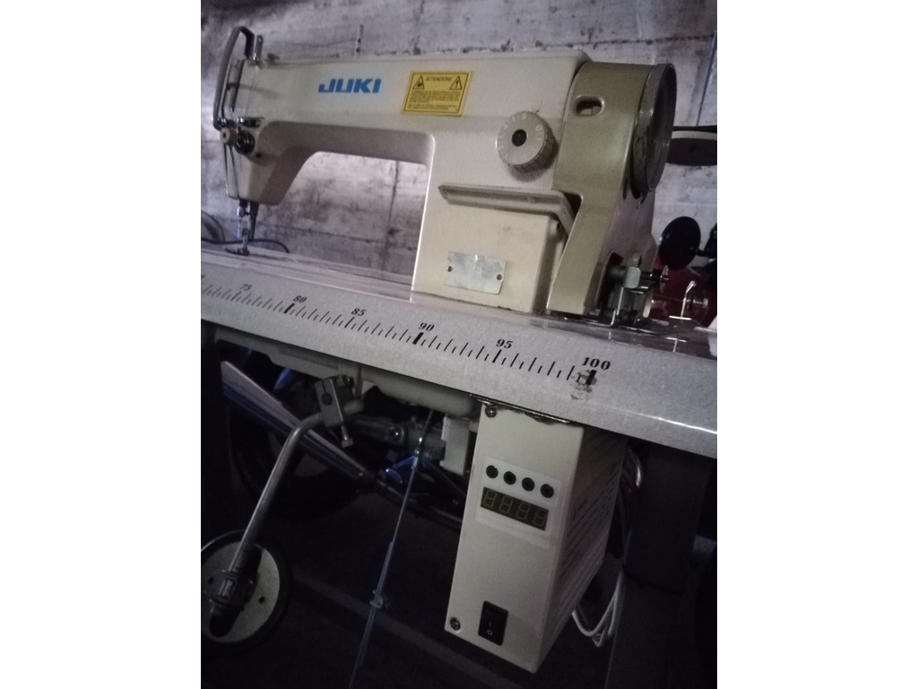 Macchina per cucire lineare industriale Juki in vendita - foto 4