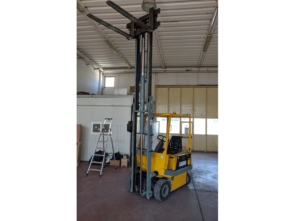 Carrelli elevatori in vendita