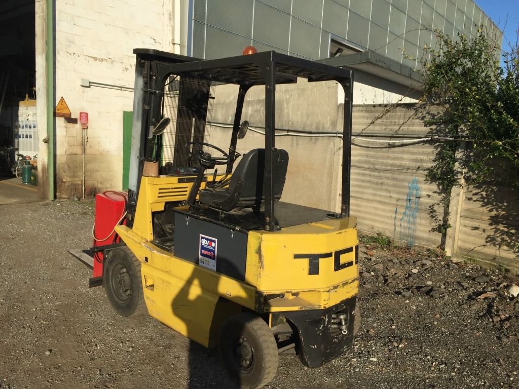 CARRELLO ELEVATORE TCM ELETTRONICO PORTATA 20 QL in vendita - foto 4