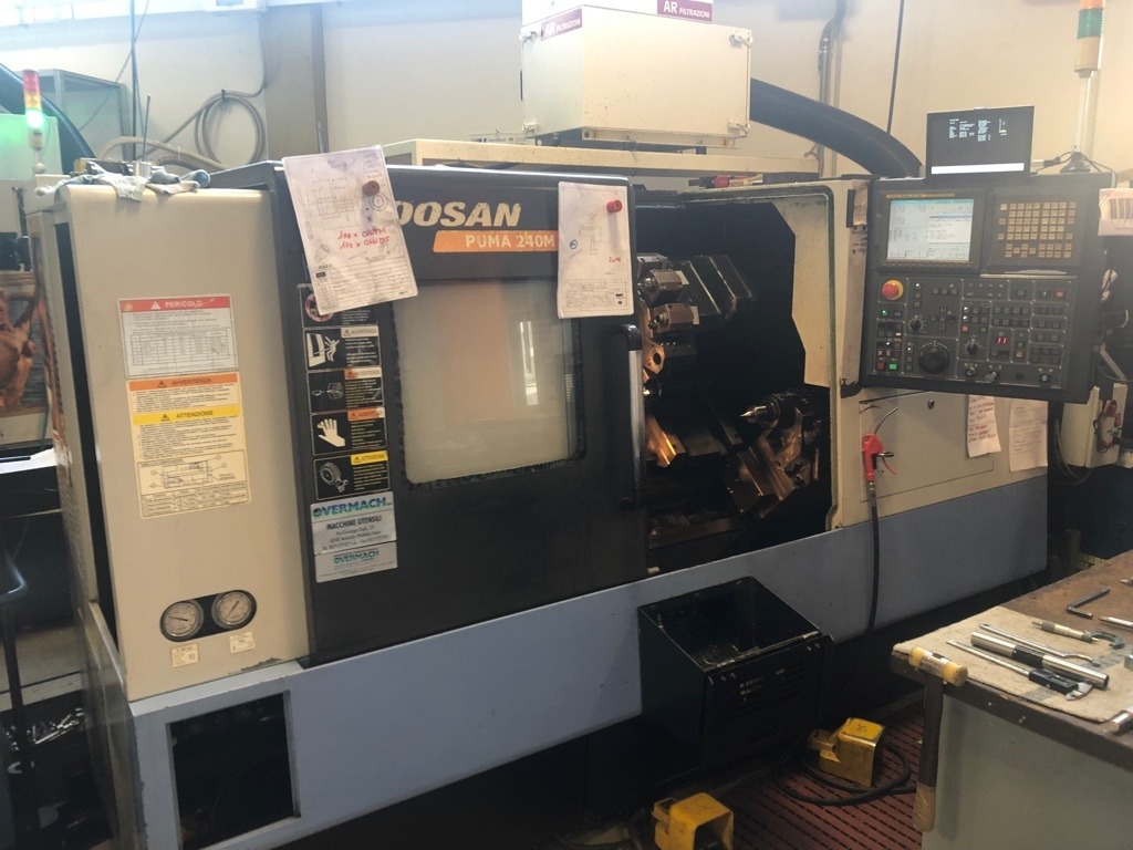 Tornio orizzontale motorizzato CNC DOOSAN Puma 240MC in vendita - foto 1