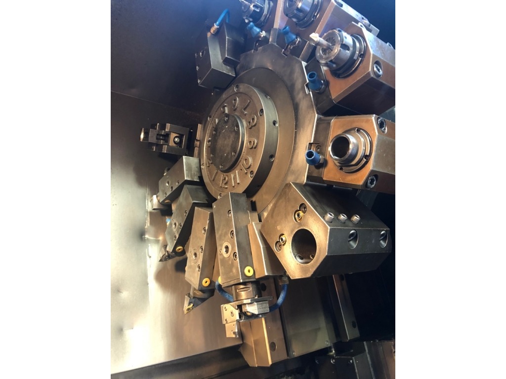 Tornio orizzontale motorizzato CNC DOOSAN Puma 240MC in vendita - foto 4