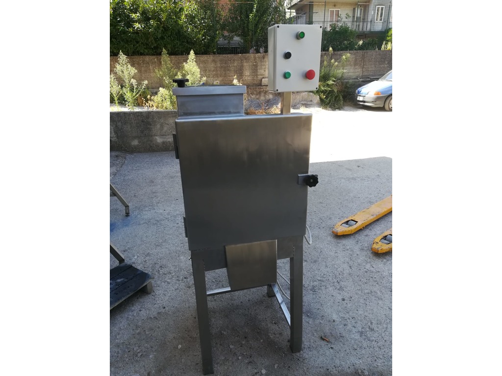 Lavorazione latte e formaggi in vendita