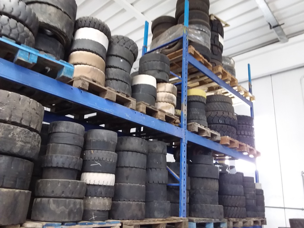 Gomme per carrelli elevatori in vendita - foto 1