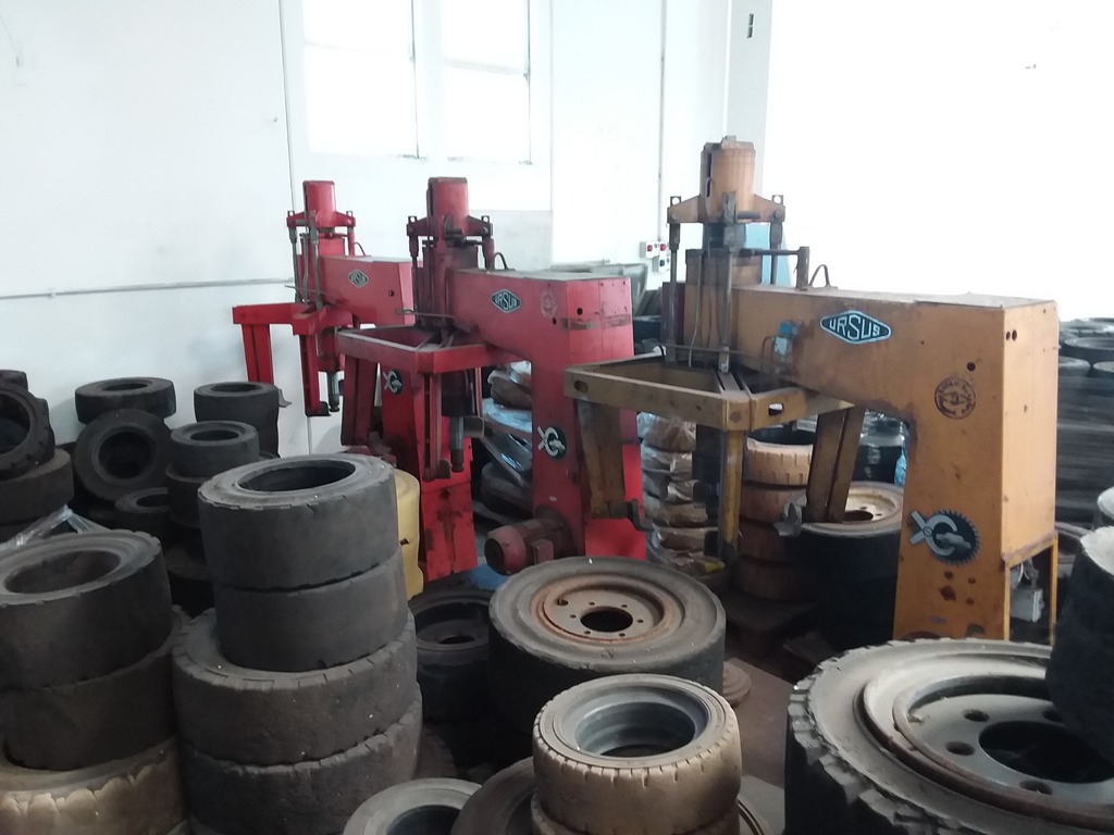 Carrelli elevatori in vendita