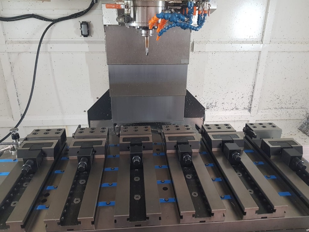Centro di lavoro verticale Mikron VCE 1400 PRO in vendita - foto 2