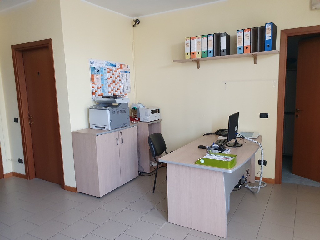 vendita set mobili ufficio praticamente nuovo in vendita - foto 1
