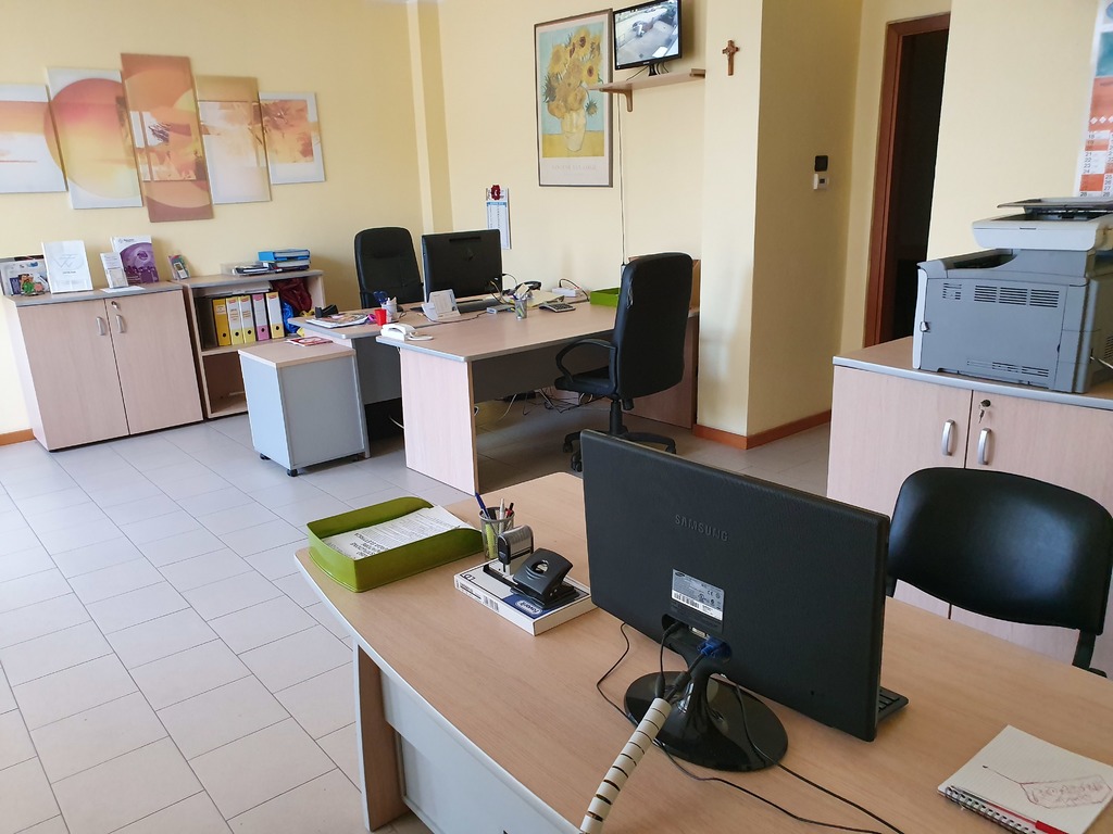 vendita set mobili ufficio praticamente nuovo in vendita - foto 2