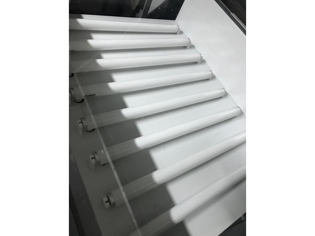 Espositore per telai serigrafici a luce UV con neon in vendita - foto 4