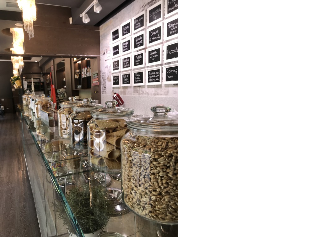 Banchi gelateria e retrobanco in vendita - foto 3