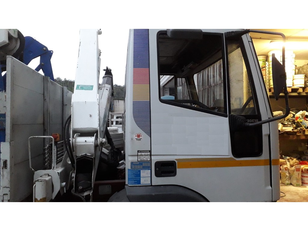 CAMION  IVECO CARGO 130 E CON GRU in vendita - foto 5
