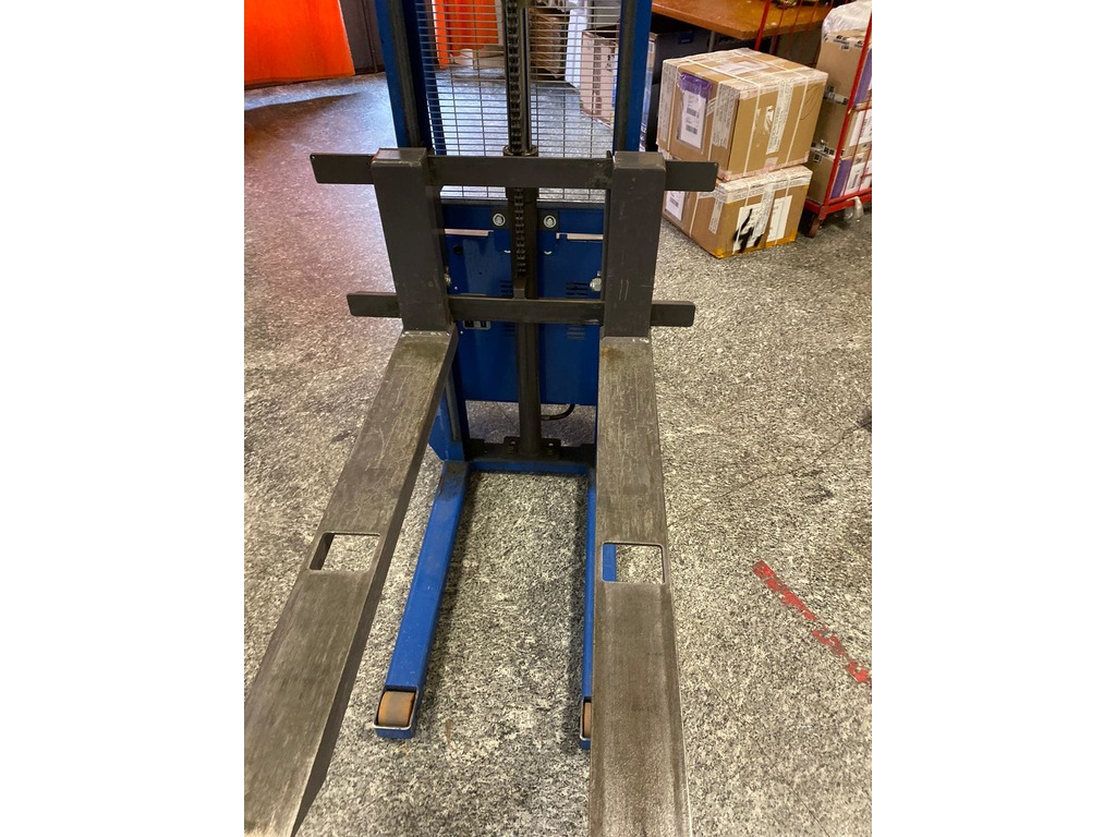 Carrello elevatore semiautomatico in vendita - foto 3