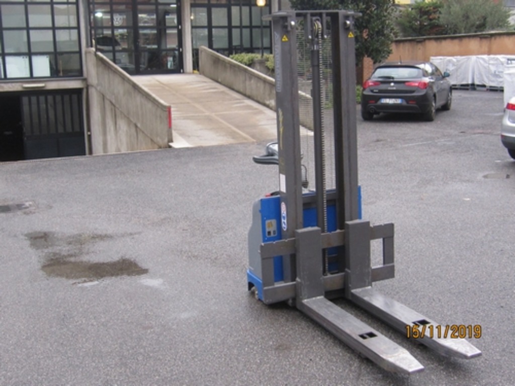 TRANSPALLET ELETTRICO ARMANNI CON FORCHE REGOLABILI in vendita - foto 3