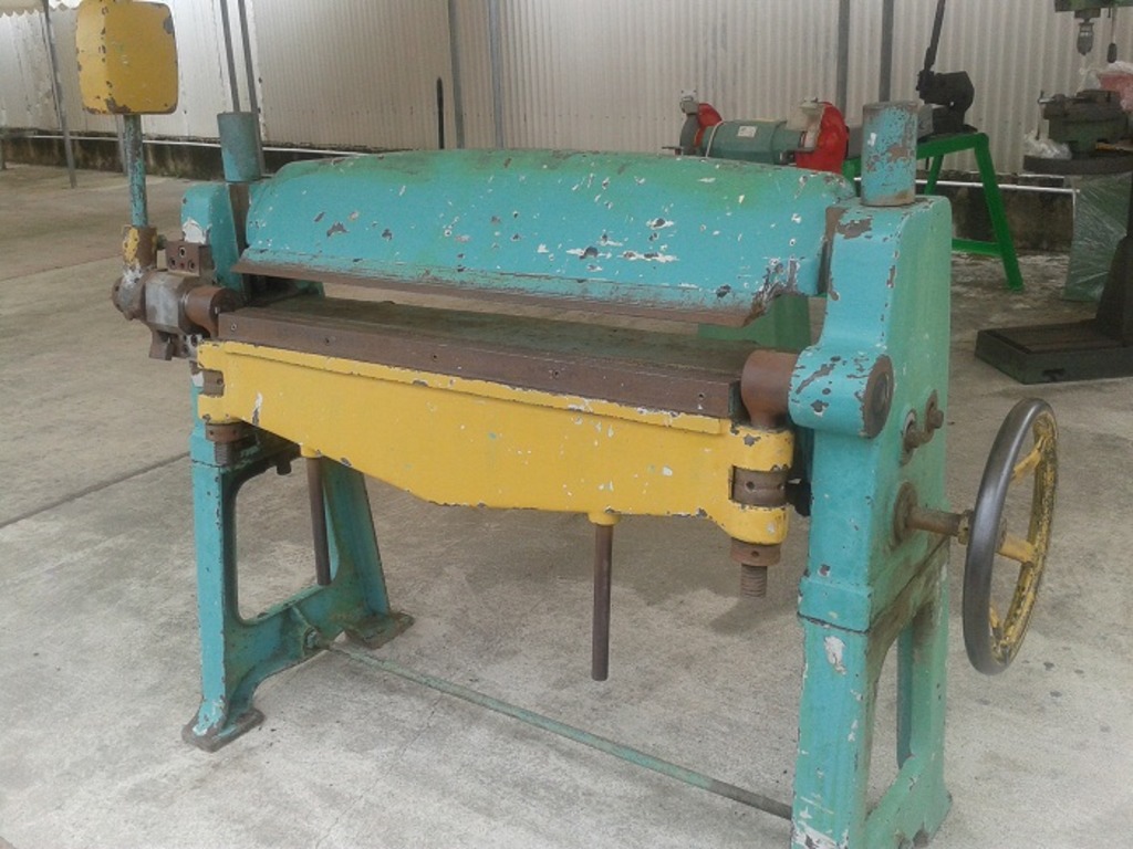PIEGATRICE PER LAMIERA MANUALE. in vendita - foto 1