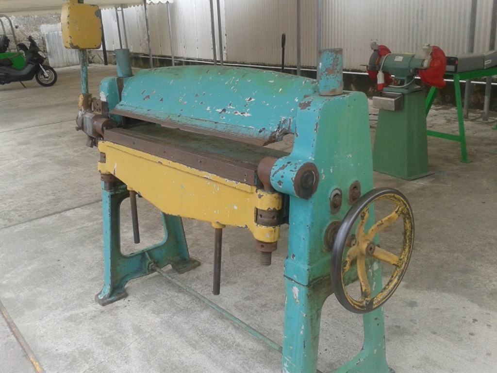PIEGATRICE PER LAMIERA MANUALE. in vendita - foto 2