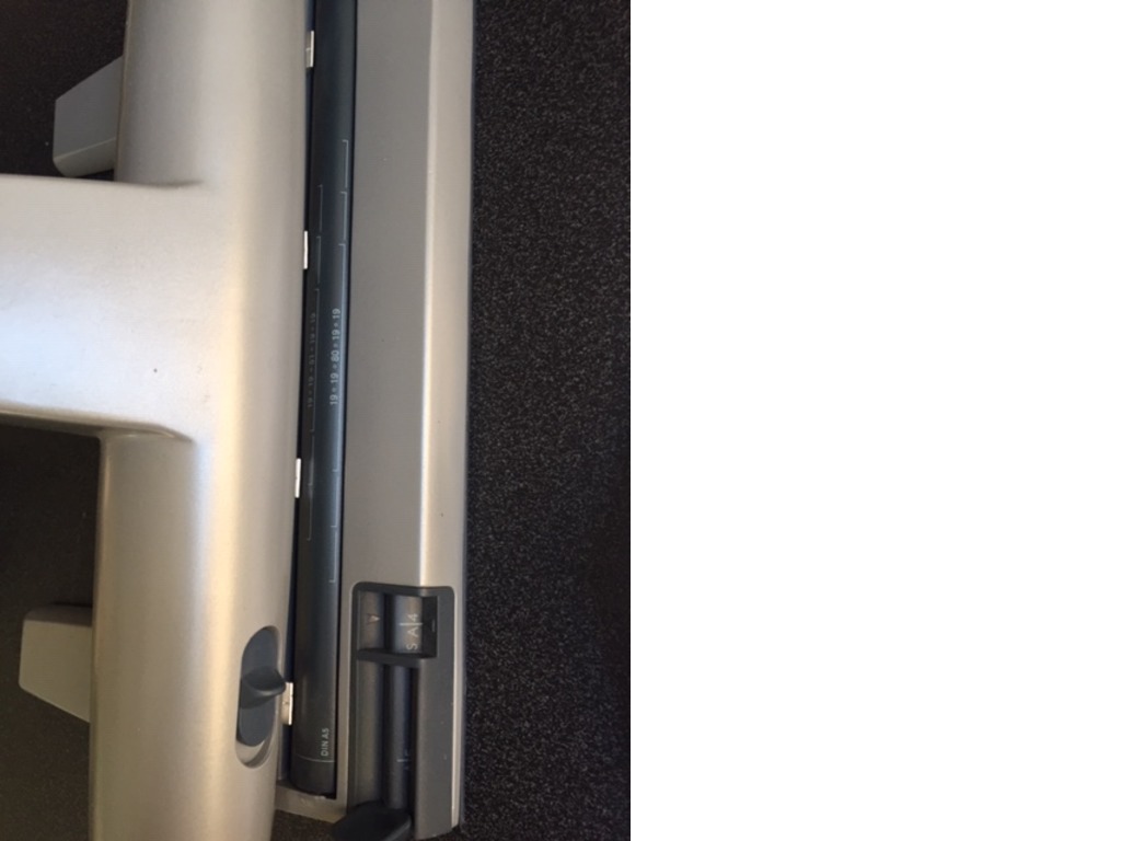 Perforatore carta 4 fori regolabile in vendita - foto 3