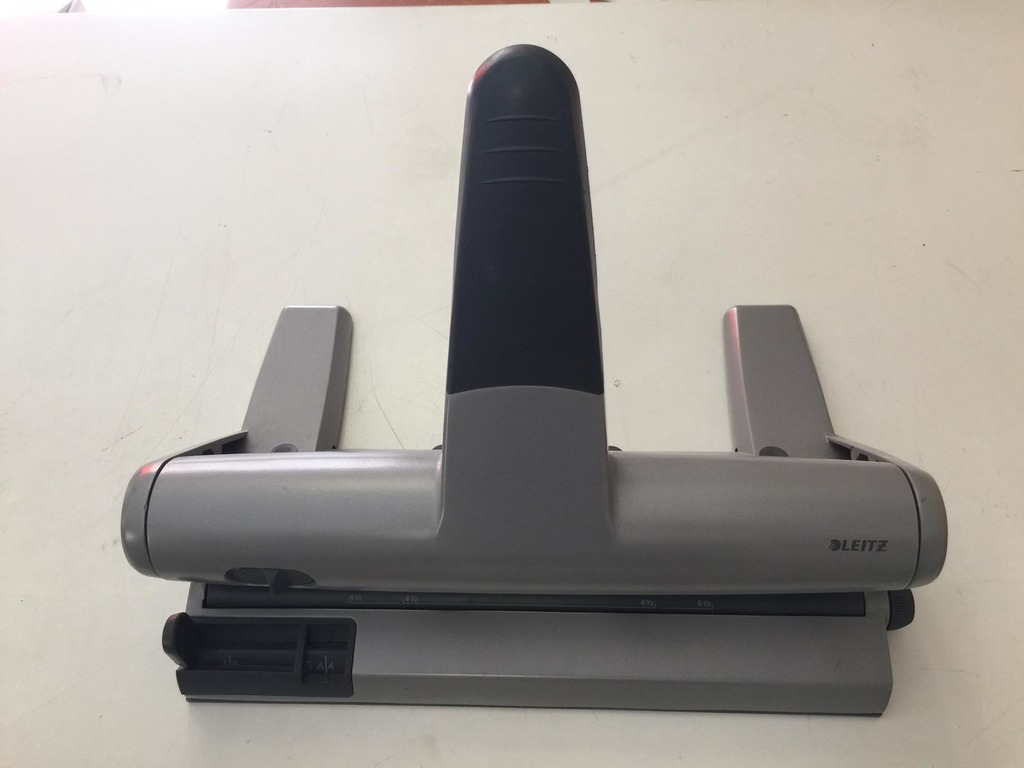 Perforatore carta 4 fori regolabile in vendita - foto 5