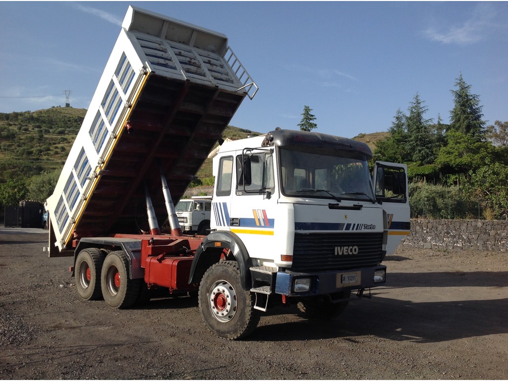 IVECO 330/36 in vendita - foto 1