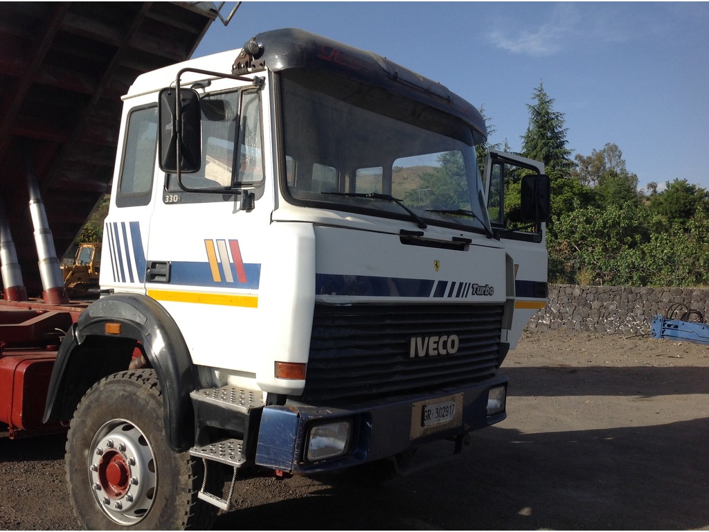 IVECO 330/36 in vendita - foto 2