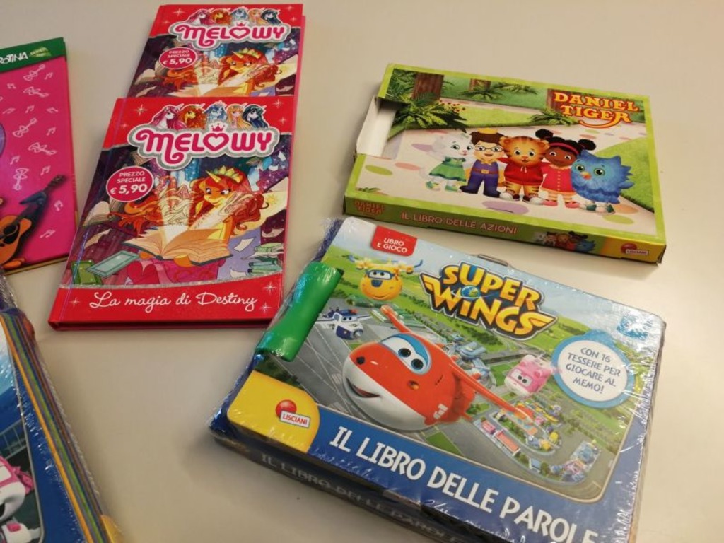 Stock libri e giochi per bambini in vendita - foto 1
