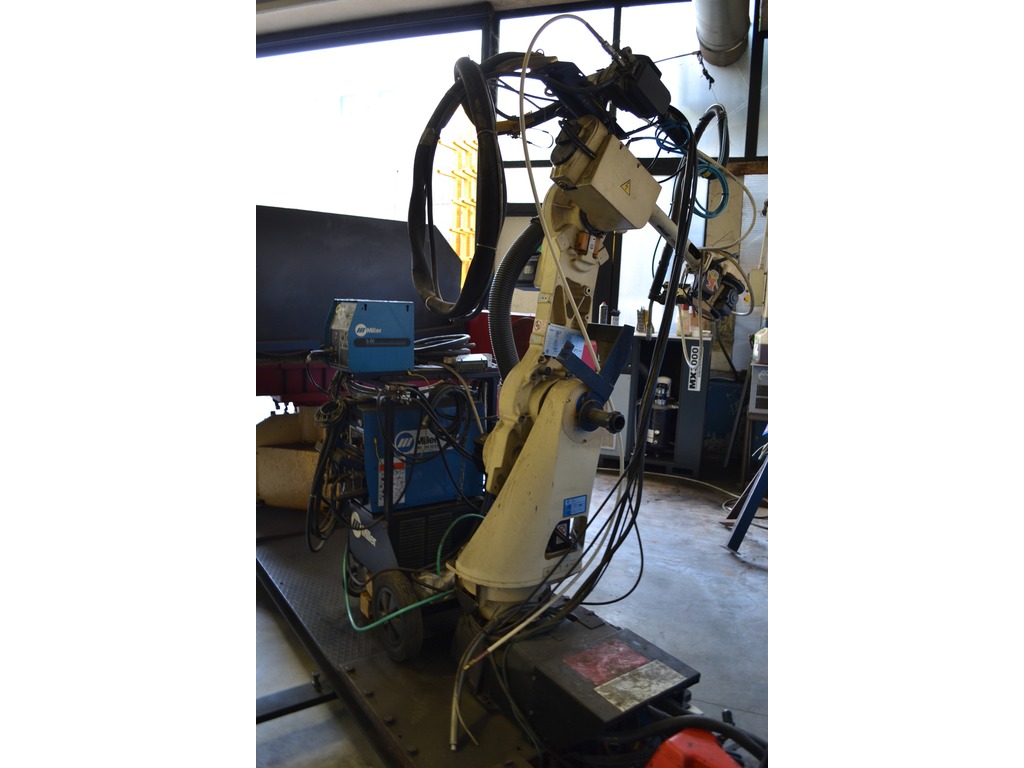 ISOLE DI SALDATURA COMAU CON ROBOT SMART S2 C3G in vendita - foto 4