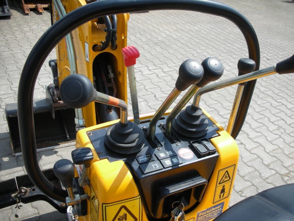 Miniescavatore JCB 8010CTS in vendita - foto 4