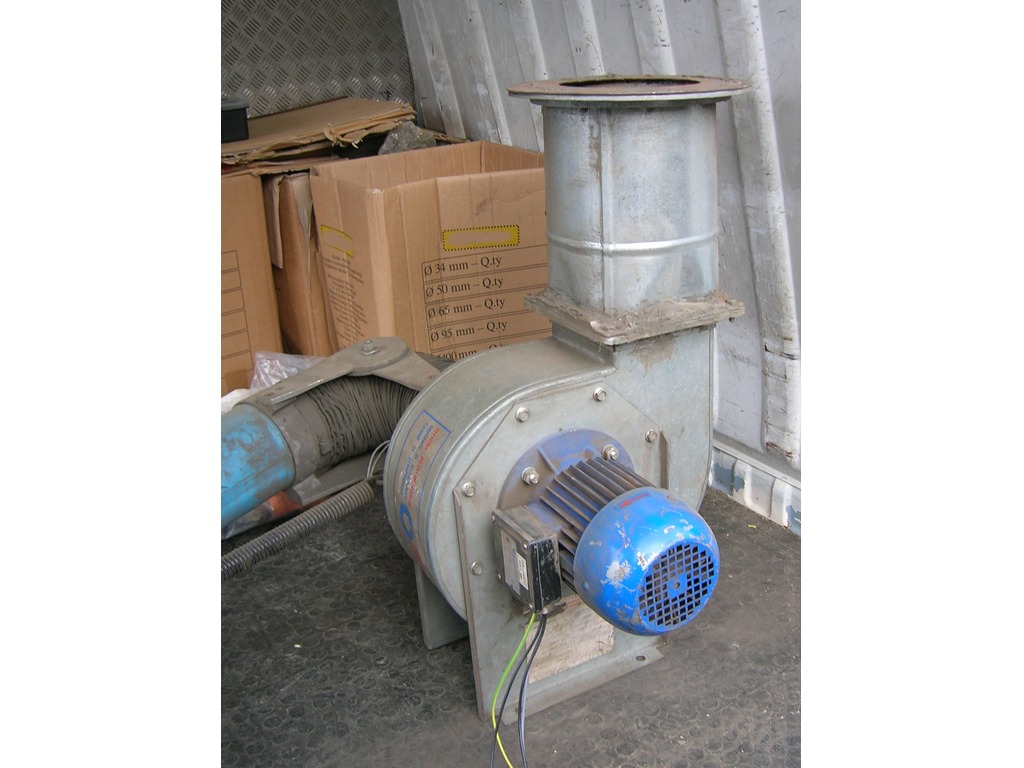 VENDO 2 ASPIRATORI PER SALDATRICI in vendita - foto 1