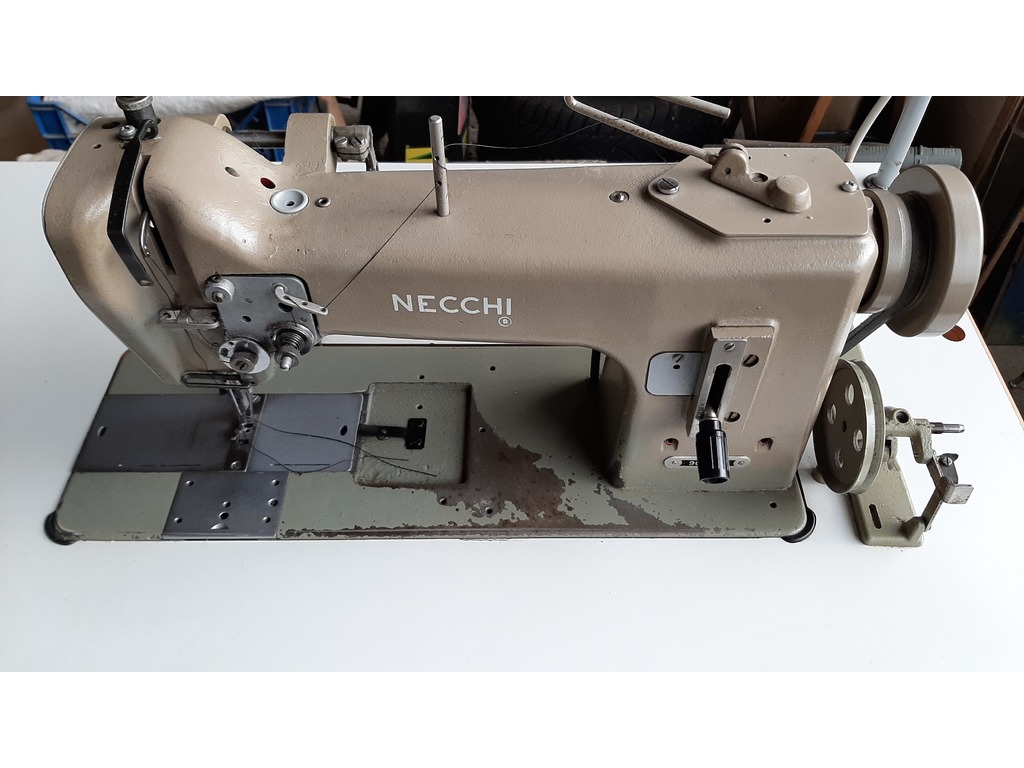 vendo macchina da cucire Necchi in vendita - foto 2