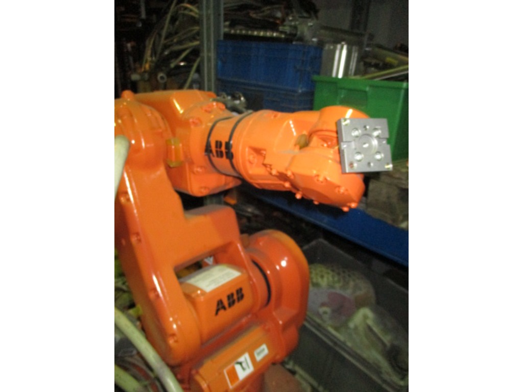 ROBOT ABB IRB 140 CON 6 H DI LAVORO in vendita - foto 1
