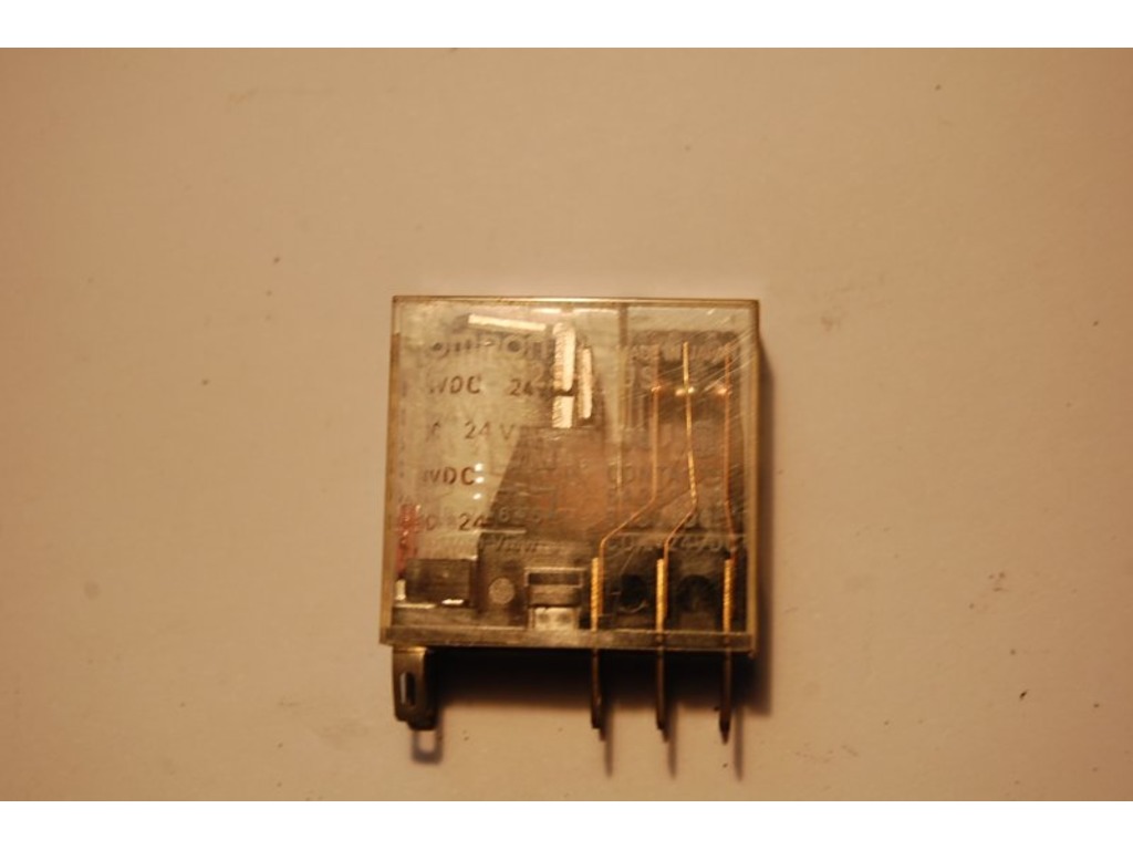 RELAY OMRON 24 VDC in vendita - foto 1