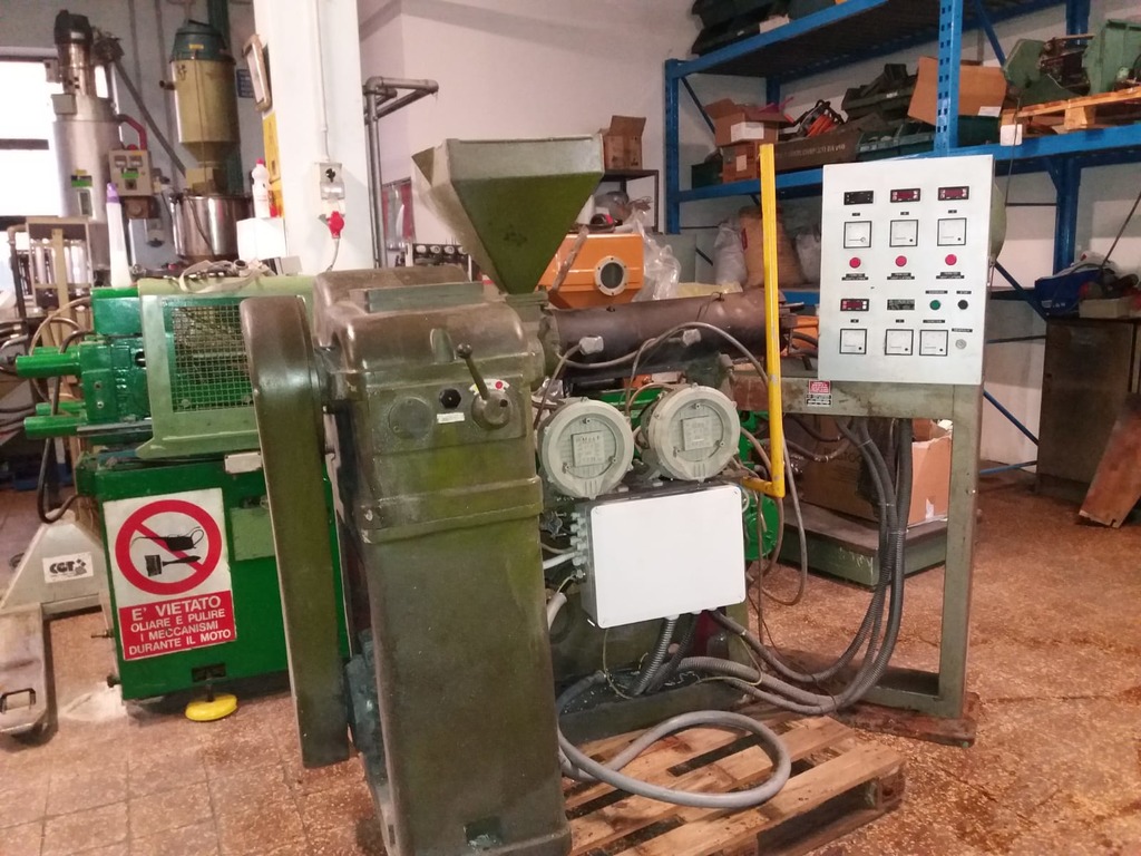 Linea completa plastica in vendita