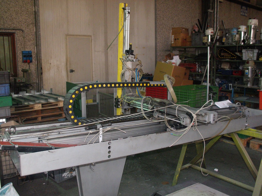 robots di vari modelli e marche in vendita - foto 3