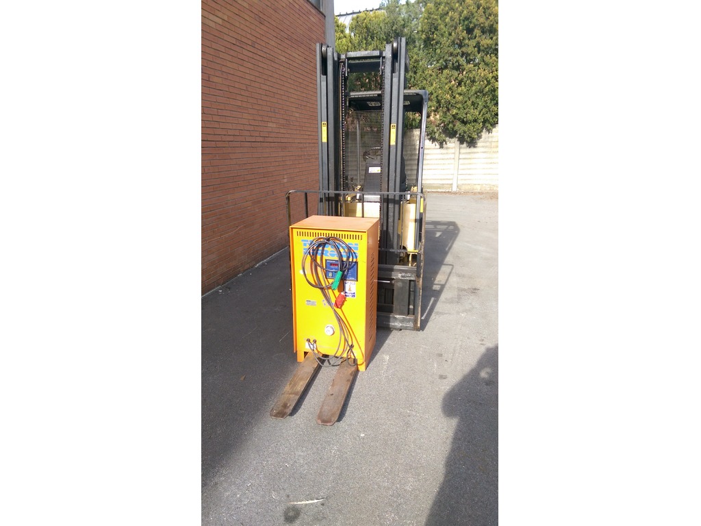 Carrello elevatore marca CATERPILLAR modello MC60SA usato in vendita - foto 3