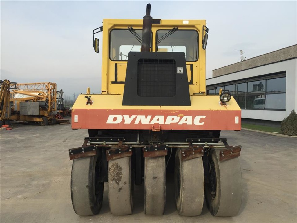 Rullo compattatore gommato DYNAPAC in vendita - foto 3