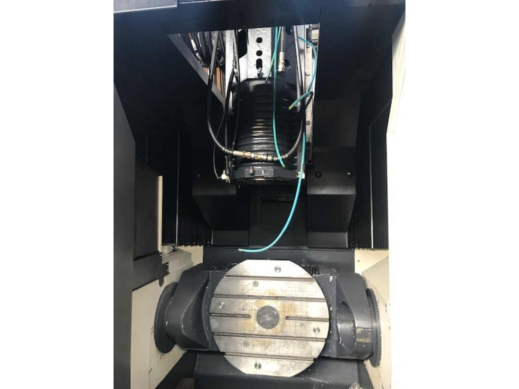 centro lavoro 5 assi Doosan VC 630/5ax in vendita - foto 2