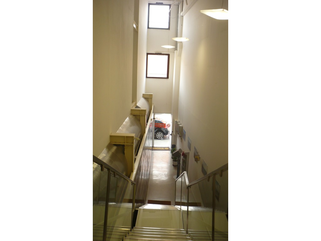 Deposito/Officina con uffici moderni ed arredati in vendita - foto 8
