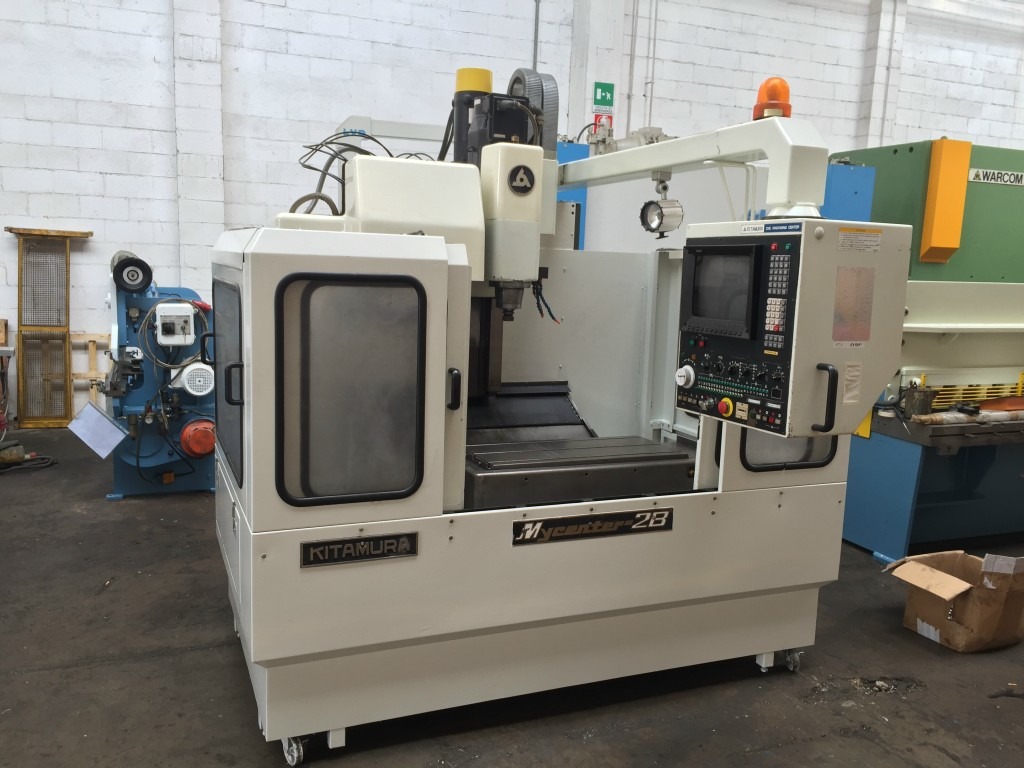 CENTRO DI LAVORO VERTICALE KITAMURA MOD. MYCENTER – 2B CNC FANUC in vendita - foto 1