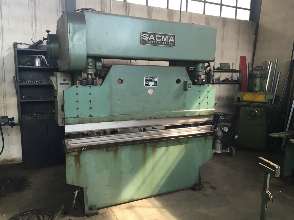 PIEGATRICE SACMA MECCANICA 2050 x 30 TON USATA in vendita - foto 1