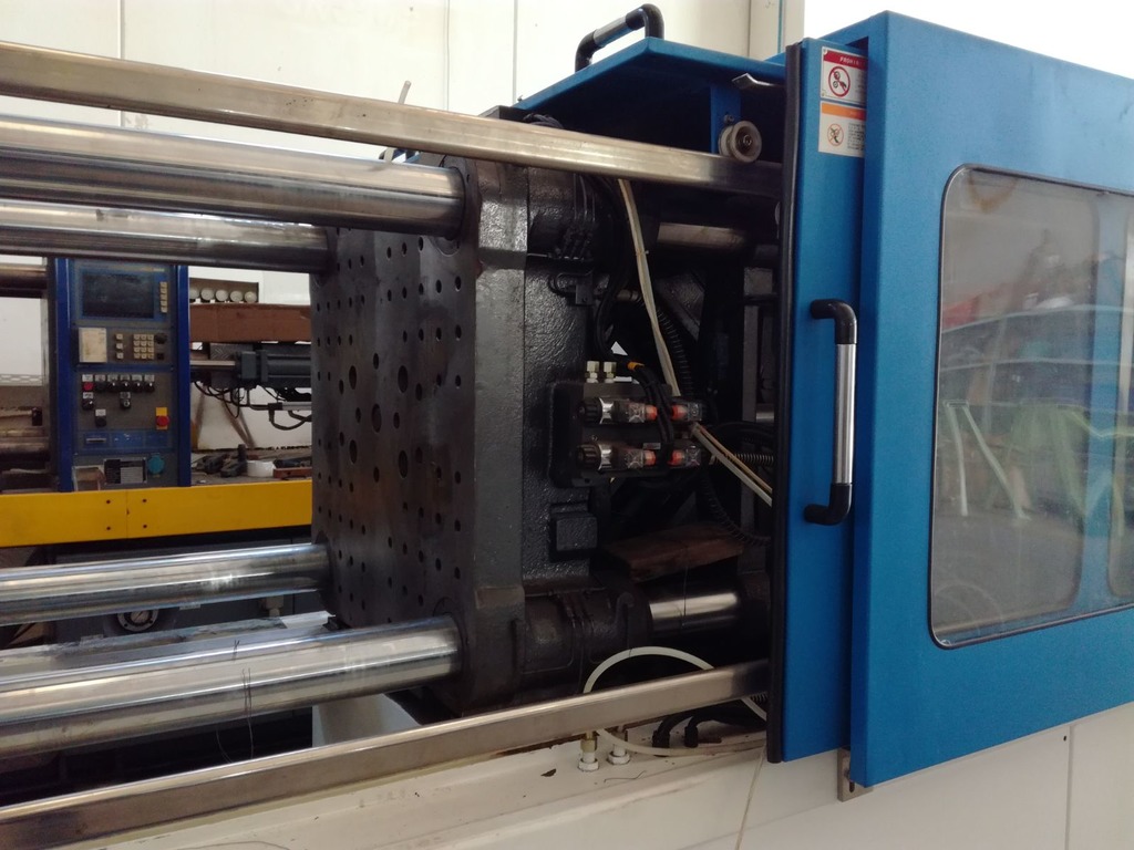 PRESSA INIEZIONE SAN SHUN 250T. ORE LAVORATE 100 in vendita - foto 1