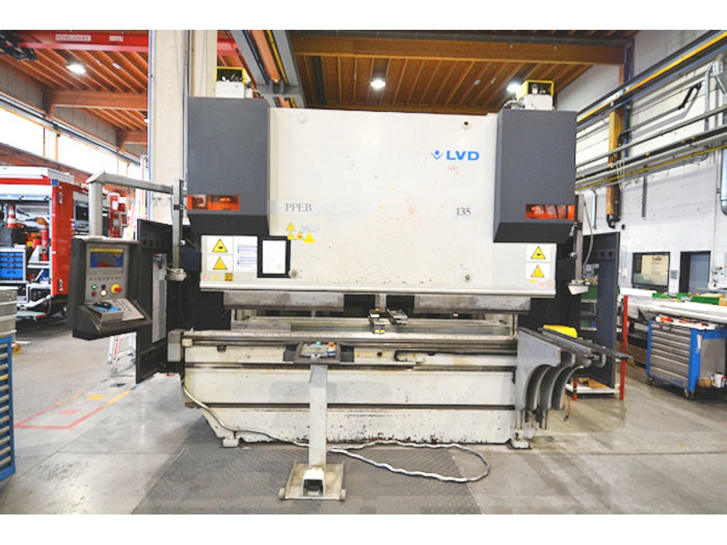 LVD cnc pressa piega mod. PPEB 135-30 + PPEB 100-30 - utensili - 6 assi in vendita - foto 1