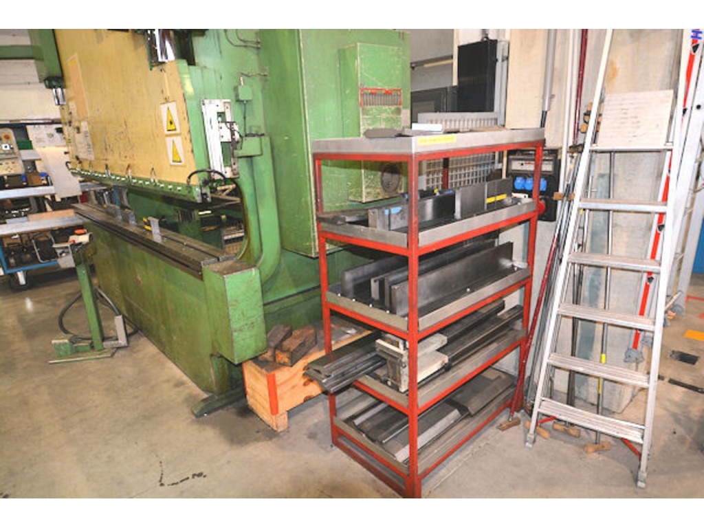 LVD cnc pressa piega mod. PPEB 135-30 + PPEB 100-30 - utensili - 6 assi in vendita - foto 5
