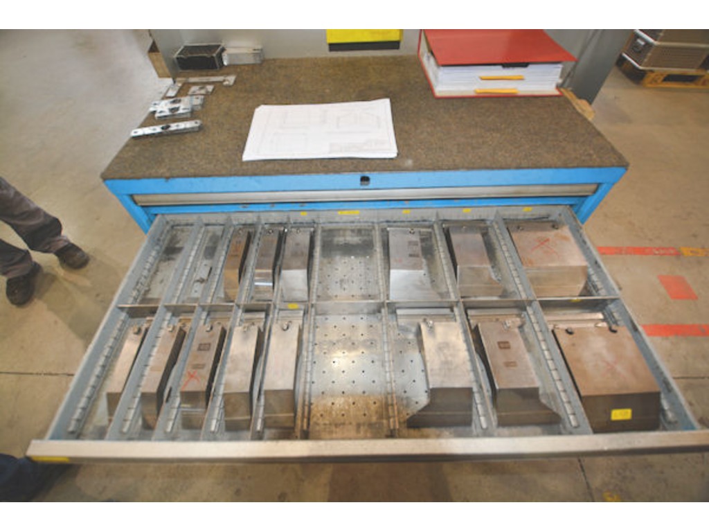 LVD cnc pressa piega mod. PPEB 135-30 + PPEB 100-30 - utensili - 6 assi in vendita - foto 7